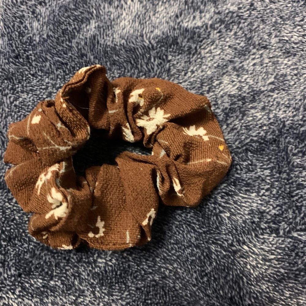 Scrunchie - Picture 2 of 4